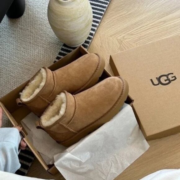 New Ugg Womens mini Snow boots - Picture 5 of 8